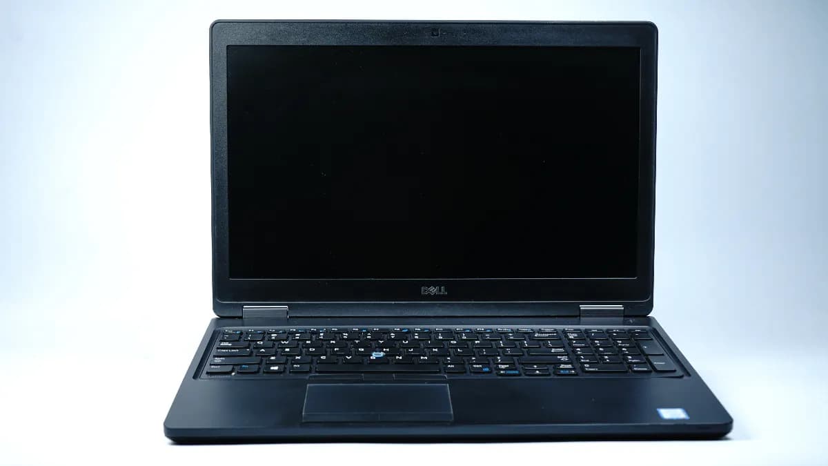 Dell Latitude 5580 Core i5 7th Gen, 8GB, 256GB SSD, 15.6″ HD LED